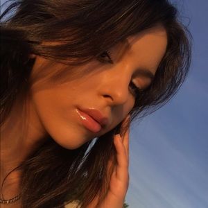 Meet your Posher, Dominikue